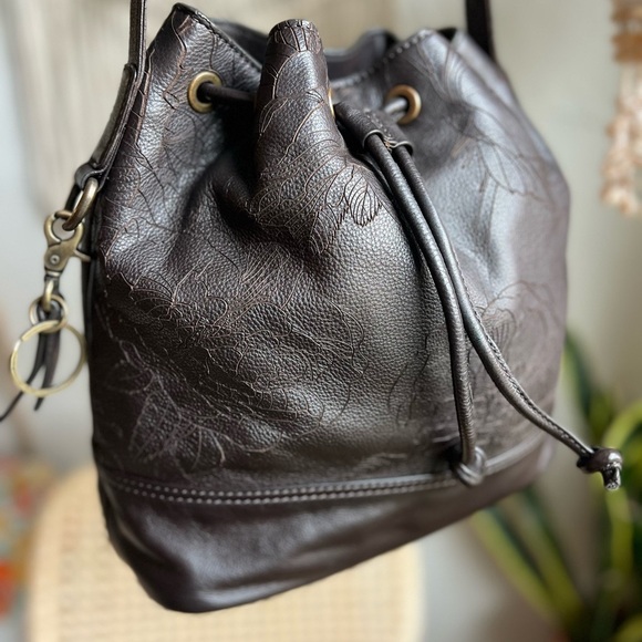 Frye & Co. Brown Leather Floral Embossed Bucket Bag Drawstring Crossbody Purse - Picture 3 of 15